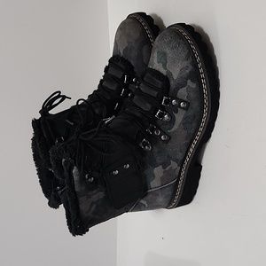 Earth Kodiac‎ Glacier Women's Camo Boots With Zippers Size 6.5
